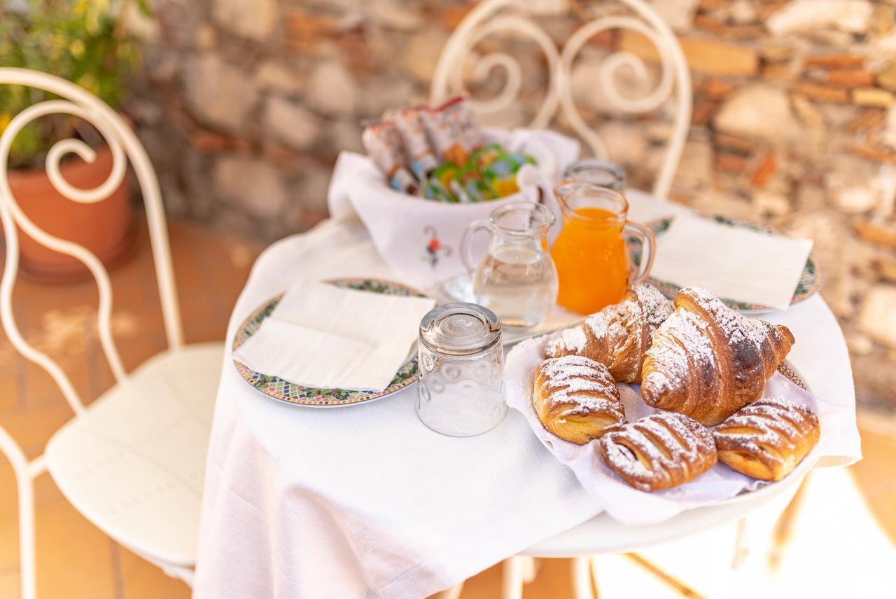 Bed And Breakfast Dionisio Taormina Buitenkant foto